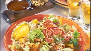 Chinakohl-Salat mit Ananas & Speck Rezept - Foto: House of Food / Bauer Food Experts KG