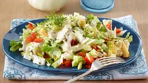 Chinakohl-Salat mit Saure-Sahne-Dressing Rezept - Foto: LECKER @ Bauer Media Group Chinakohl-Salat mit Saure-Sahne-Dressing Rezept - Foto: LECKER @ Bauer Media Group