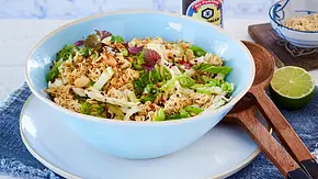 Chinakohlsalat mit Mie-Nudeln Rezept - Foto: LECKER @ Bauer Media Group Chinakohlsalat mit Mie-Nudeln Rezept - Foto: LECKER @ Bauer Media Group