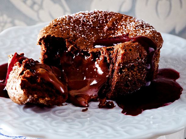 Chocolat malheur mit Brombeer-Cassis-Soße Rezept