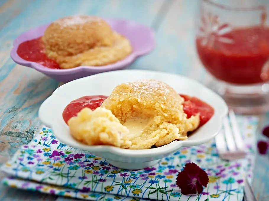 Chocolate-Blondie-Malheur mit Erdbeersoße Rezept