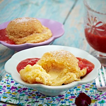 Chocolate-Blondie-Malheur mit Erdbeersoße Rezept