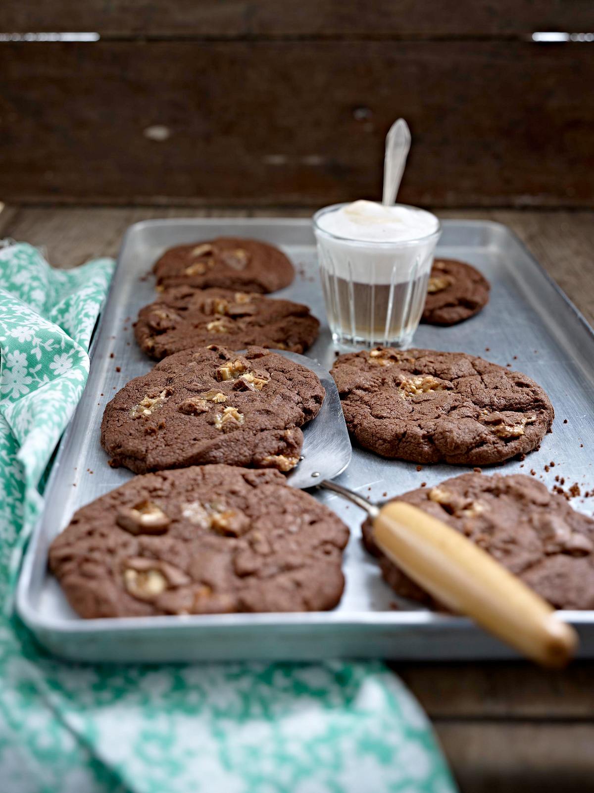 Chocolate Snickers Cookies Rezept