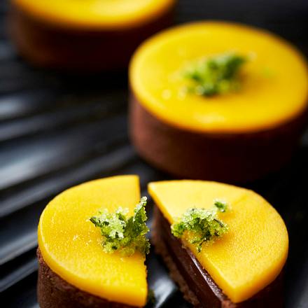 Chocolate & Coriander Tart with Mango Rezept Chocolate & Coriander Tart with Mango Rezept