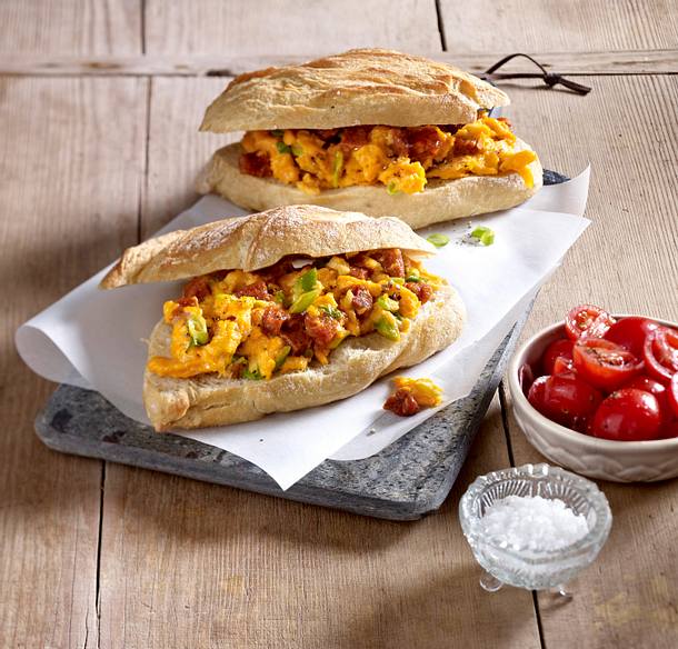Chorizo-Sandwich mit Tomatensalat Rezept Chorizo-Sandwich mit Tomatensalat Rezept