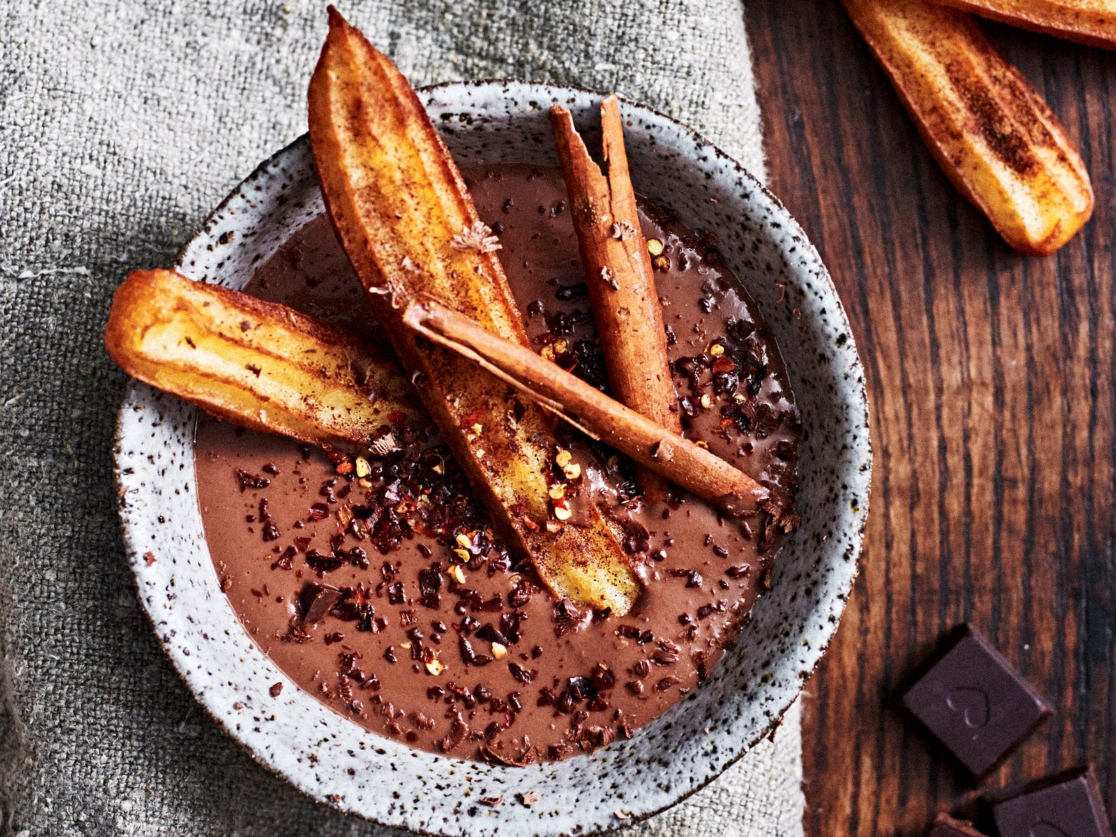 Churros mit Schoko-Mokka-Soße Rezept | LECKER