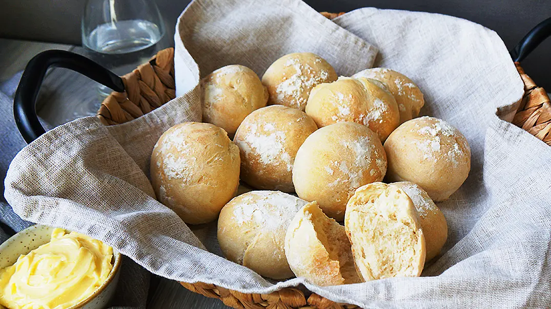 Ciabatta-Brötchen Rezept - Foto: ShowHeroes für LECKER @ Bauer Media Group Ciabatta-Brötchen Rezept - Foto: ShowHeroes für LECKER @ Bauer Media Group