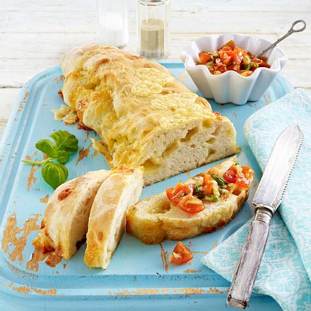 Ciabatta-Käsebrote mit Tomatensalsa Rezept Ciabatta-Käsebrote mit Tomatensalsa Rezept