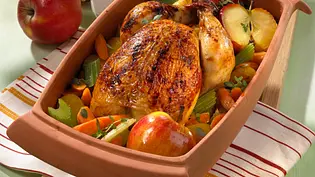 Cidre-Huhn aus dem Römertopf Rezept - Foto: LECKER @ Bauer Media Group Cidre-Huhn aus dem Römertopf Rezept - Foto: LECKER @ Bauer Media Group