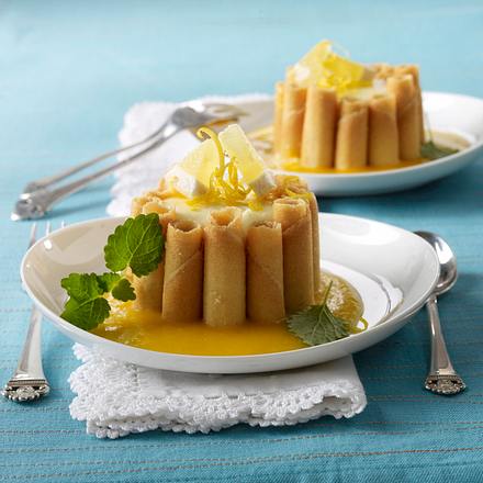 Cigarette Russe-Charlotte mit Zitronen-Mascarpone-Creme und Aprikosenpüree Rezept