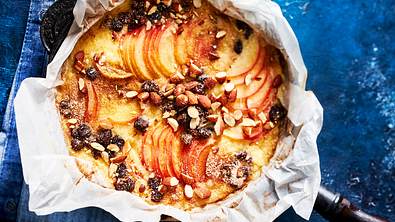 Clafoutis mit Zimt-Apfel Rezept - Foto: LECKER @ Bauer Media Group