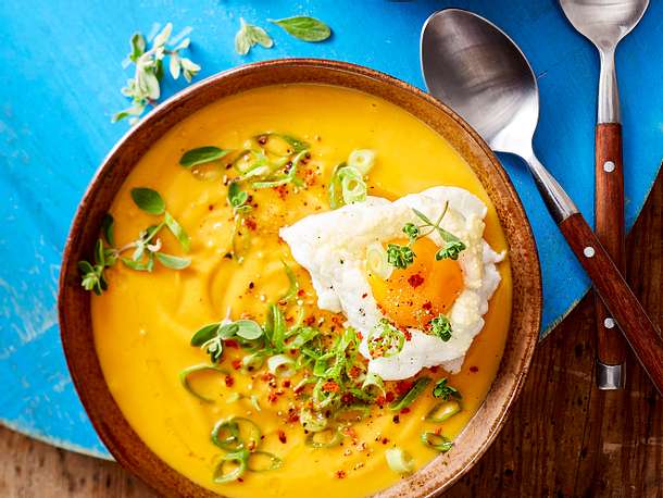 Cloud Eggs auf Süßkartoffelsuppe Rezept
