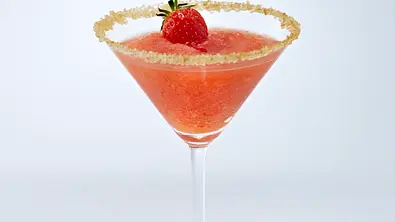 Cocktail-Klassiker: Strawberry Daiquiri Rezept - Foto: LECKER @ Bauer Media Group
