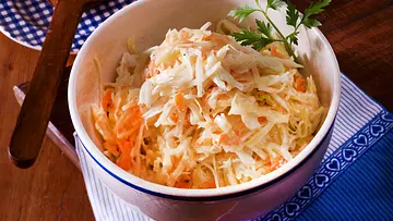 Klassischer Coleslaw - Rezept - Foto: LECKER @ Bauer Media Group Klassischer Coleslaw - Rezept - Foto: LECKER @ Bauer Media Group