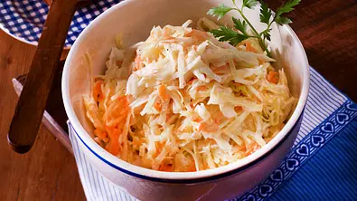 Klassischer Coleslaw - Rezept - Foto: LECKER @ Bauer Media Group