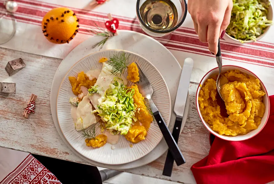Confierter Kabeljau mit Kürbisstampf und Schaumsößchen Rezept Confierter Kabeljau mit Kürbisstampf und Schaumsößchen Rezept