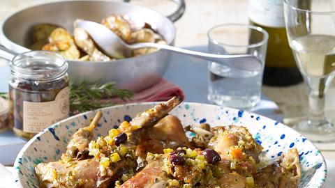 Coniglio al vino bianco (Kaninchen in Weißwein) Rezept - Foto: House of Food / Bauer Food Experts KG