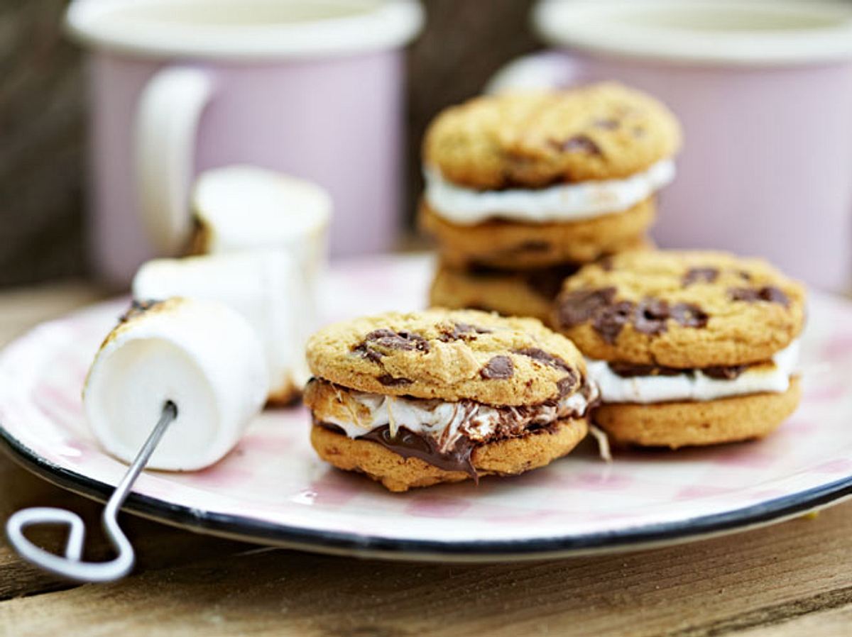 Cookie-Sandwich mit Marshmallows