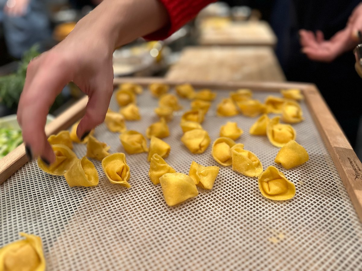 Tortelli auf einem Pastagitter