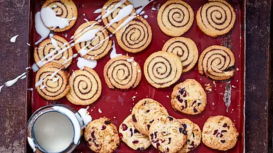 Cornflakes-Cruncher & Knusper-Zimtschnecken Rezept - Foto: LECKER @ Bauer Media Group