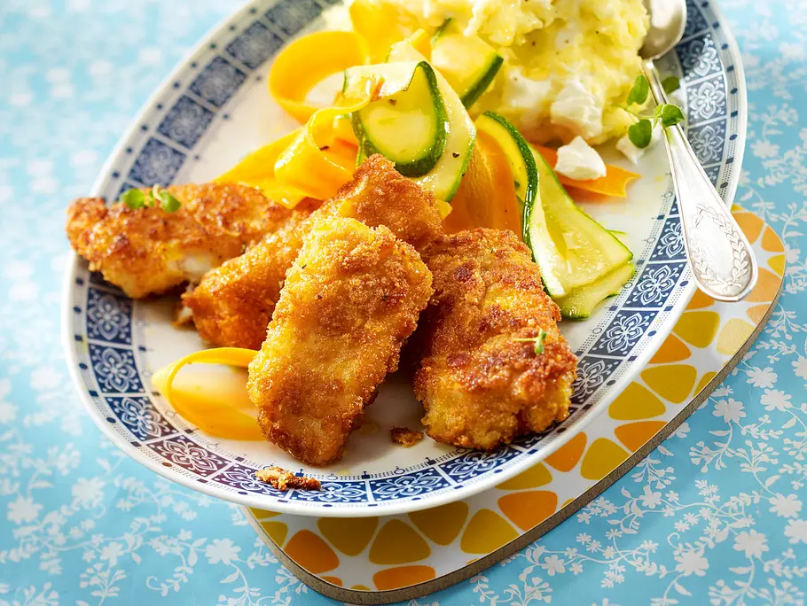 Cornflakes-Fisch­stäbchen mit Püree Rezept
