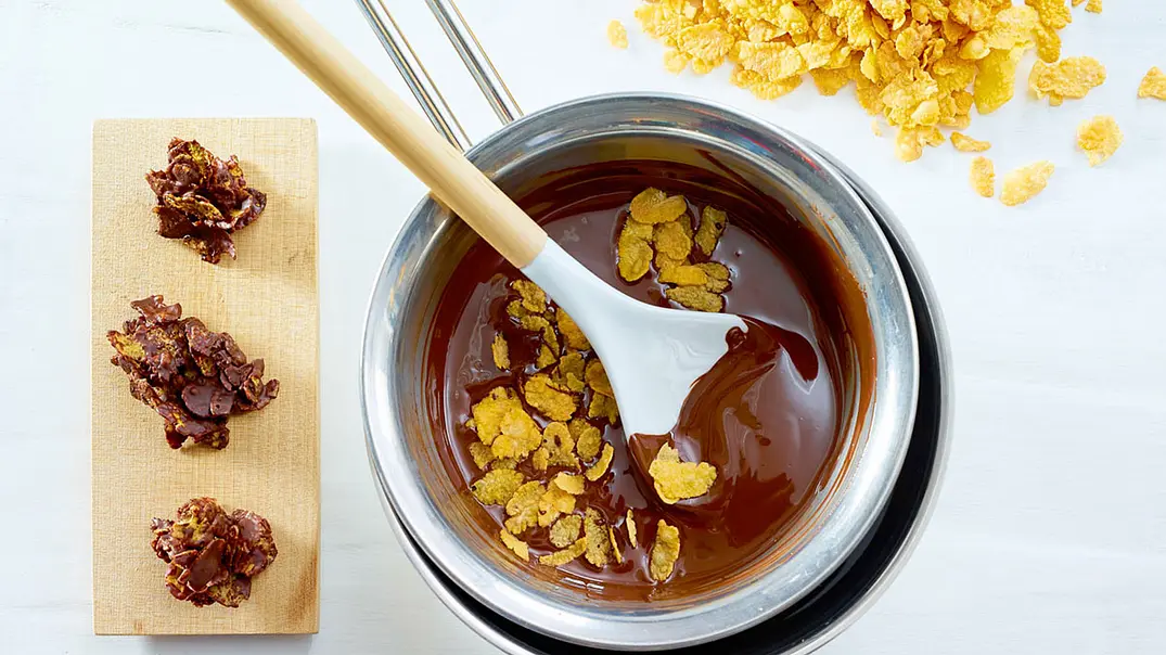 Cornflakes-Kekse mit Schokolade Rezept - Foto: LECKER @ Bauer Media Group Cornflakes-Kekse mit Schokolade Rezept - Foto: LECKER @ Bauer Media Group