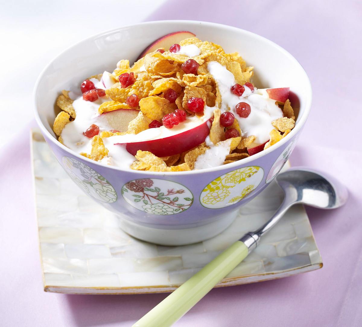 Cornflakes-Müsli mit Apfel, Kefir und Preiselbeeren Rezept