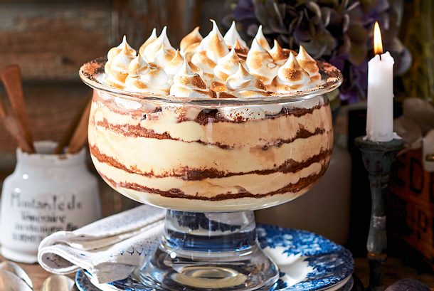 Coupe Caramel mit geflämmten Baisertuffs Rezept Coupe Caramel mit geflämmten Baisertuffs Rezept