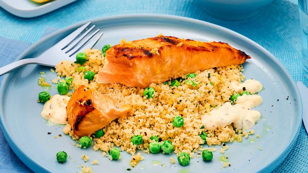 Couscous mit gegrilltem Lachs für Relaxte Rezept - Foto: LECKER @ Bauer Media Group Couscous mit gegrilltem Lachs für Relaxte Rezept - Foto: LECKER @ Bauer Media Group
