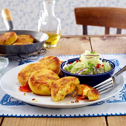 Couscous-Möhren-Frikadellen mit asiatischem Gurkensalat Rezept Couscous-Möhren-Frikadellen mit asiatischem Gurkensalat Rezept