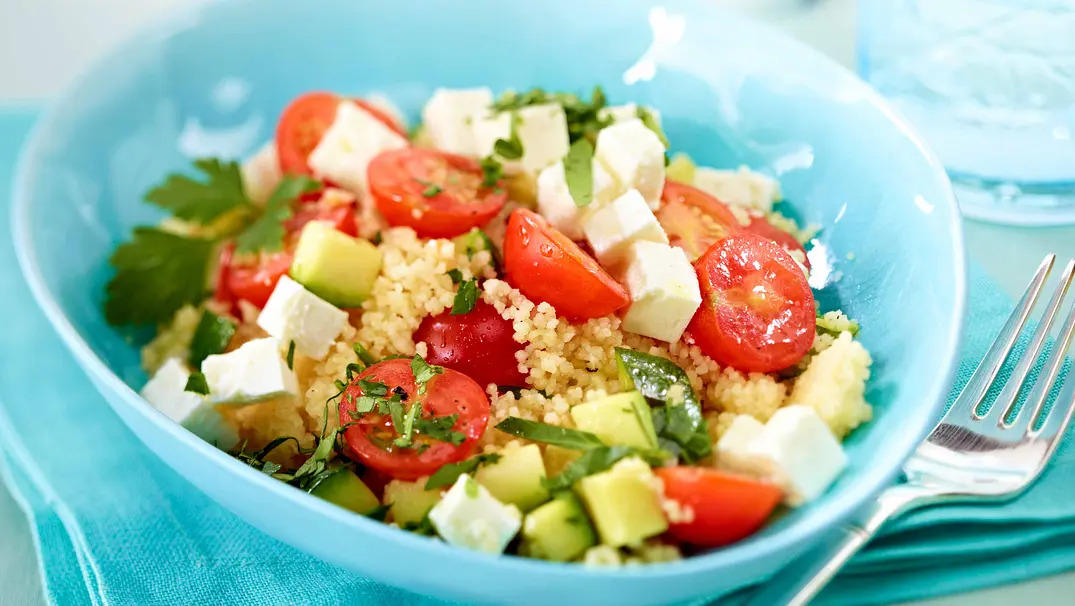 Couscous-Salat mit Feta Rezept - Foto: LECKER @ Bauer Media Group Couscous-Salat mit Feta Rezept - Foto: LECKER @ Bauer Media Group