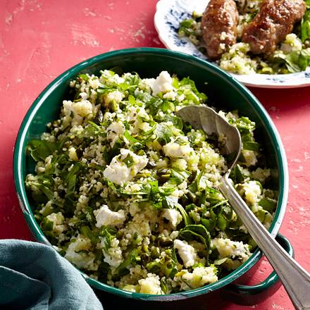 Couscous-Salat mit Pistazien, Ziegenfrischkäse und Hackröllchen Rezept