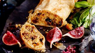 Couscous-Strudel mit Feigen und Baby-Pak Choi Rezept - Foto: House of Food / Bauer Food Experts KG