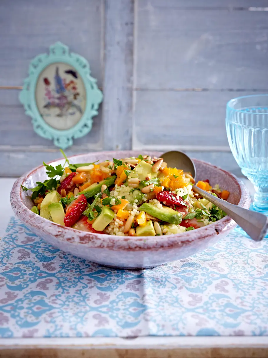 Couscoussalat mit Avocado und Erdbeeren Rezept Couscoussalat mit Avocado und Erdbeeren Rezept