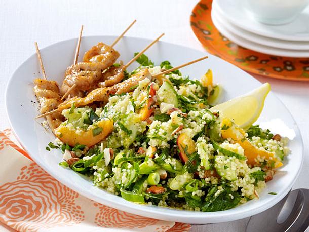 Couscoussalat mit Hähnchensaté Rezept Couscoussalat mit Hähnchensaté Rezept