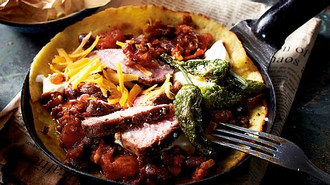 Cowboy-Chiliburritos mit Steakstreifen und Pimientos Rezept - Foto: House of Food / Bauer Food Experts KG