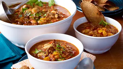 Cowgirl-Gulaschsuppe mit Schuss Rezept - Foto: LECKER @ Bauer Media Group