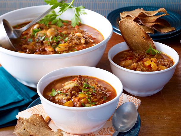 Cowgirl-Gulaschsuppe mit Schuss Rezept Cowgirl-Gulaschsuppe mit Schuss Rezept