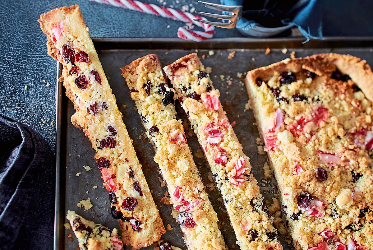 Cranberries-Kokos-Streifen mit Zuckerstangen-Crunch Rezept