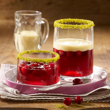 Cranberry-Gelee mit Vanillesoße und Pistazien Rezept Cranberry-Gelee mit Vanillesoße und Pistazien Rezept