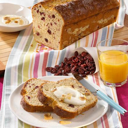 Cranberry-Mandel-Brot aus Hefeteig mit getrockneten Cranberries und gehackten Mandeln Rezept Cranberry-Mandel-Brot aus Hefeteig mit getrockneten Cranberries und gehackten Mandeln Rezept