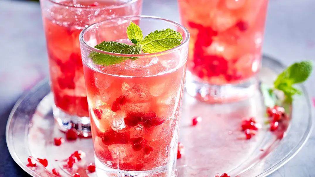 Cranberry-Sour mit Granatapfel Rezept - Foto: LECKER @ Bauer Media Group Cranberry-Sour mit Granatapfel Rezept - Foto: LECKER @ Bauer Media Group