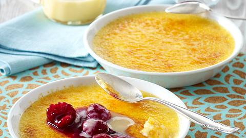 Crème brûlée mit Himbeeren Rezept - Foto: House of Food / Bauer Food Experts KG