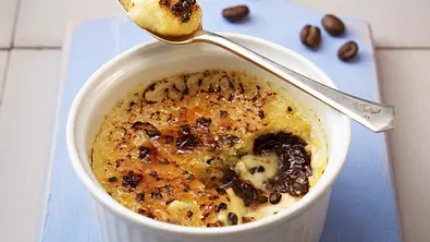 Crème Brûlée mit Rosmarin und Zitronenschale Rezept - Foto: LECKER @ Bauer Media Group