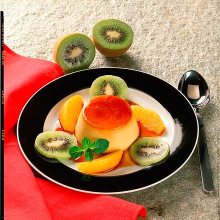 Creme Caramel mit Kiwi und Orangen Rezept