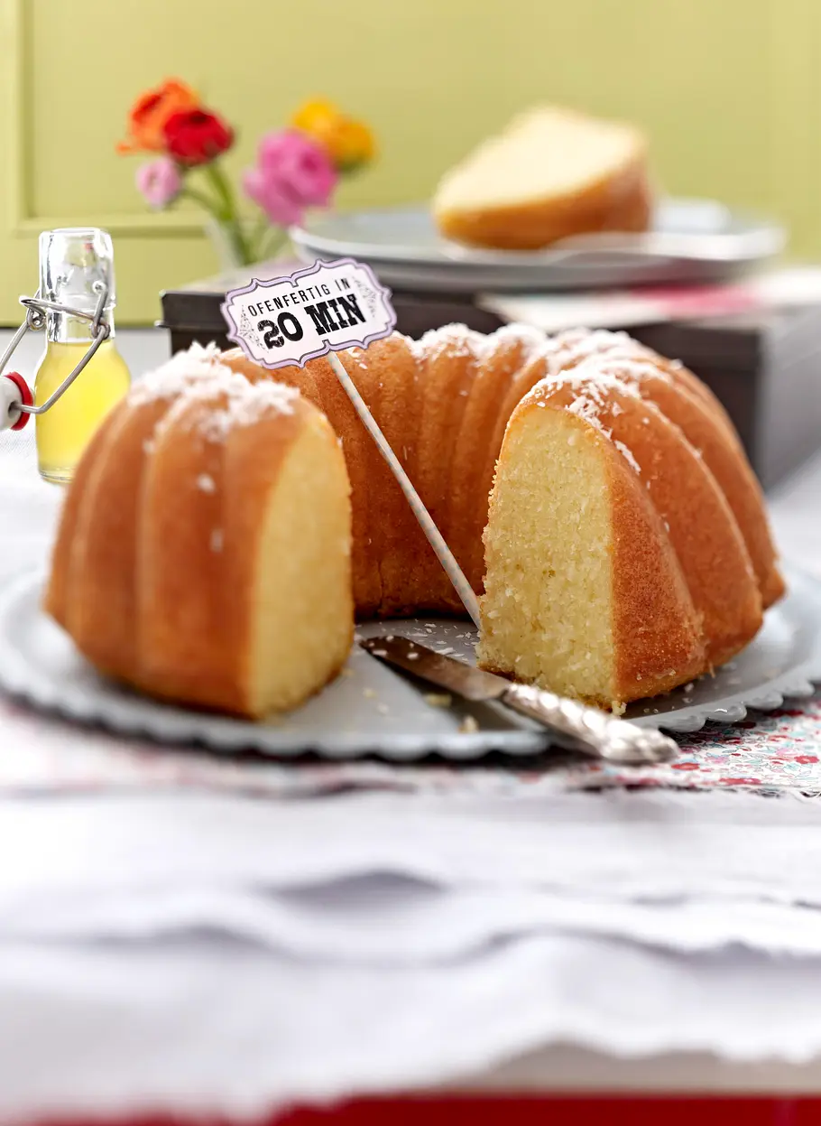 Crème fraîche Orangen-Gugelhupf Rezept