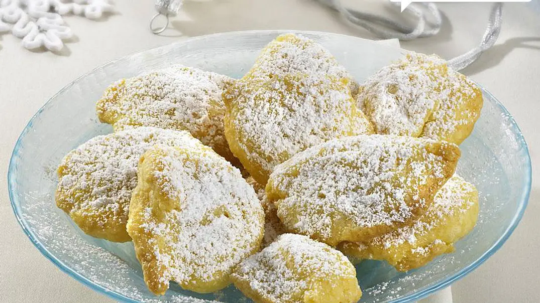 Crème fraîche Wölkchen Rezept - Foto: LECKER @ Bauer Media Group Crème fraîche Wölkchen Rezept - Foto: LECKER @ Bauer Media Group