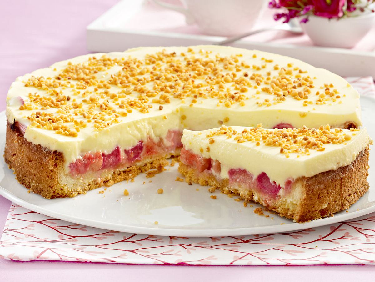 Creme-Kuchen mit Rhabarber