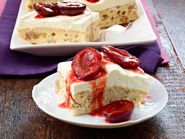Creme-Schnitten mit Cointreau-Pflaumen Rezept Creme-Schnitten mit Cointreau-Pflaumen Rezept
