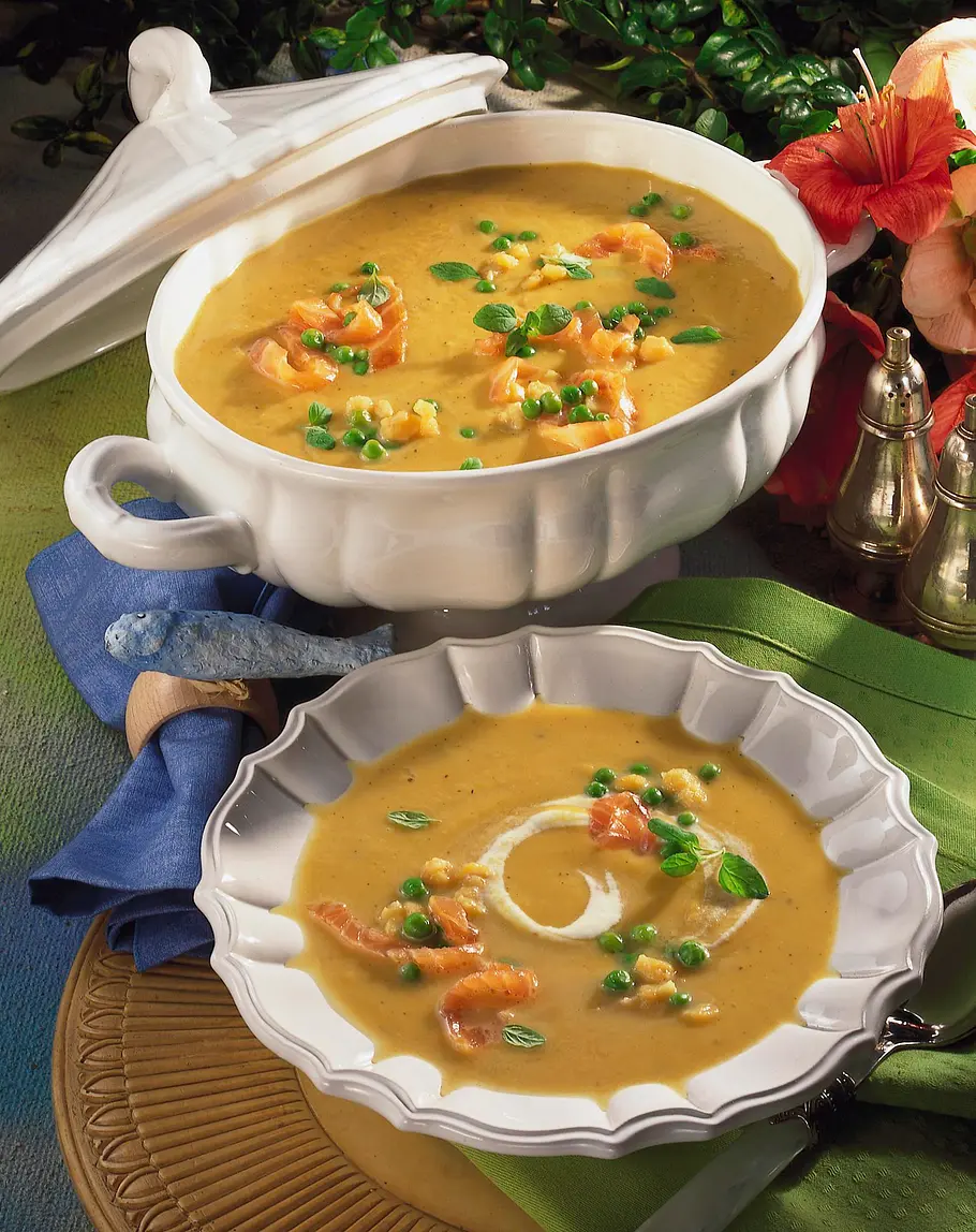 Cremige Erbsensuppe mit Räucherlachs Rezept Cremige Erbsensuppe mit Räucherlachs Rezept